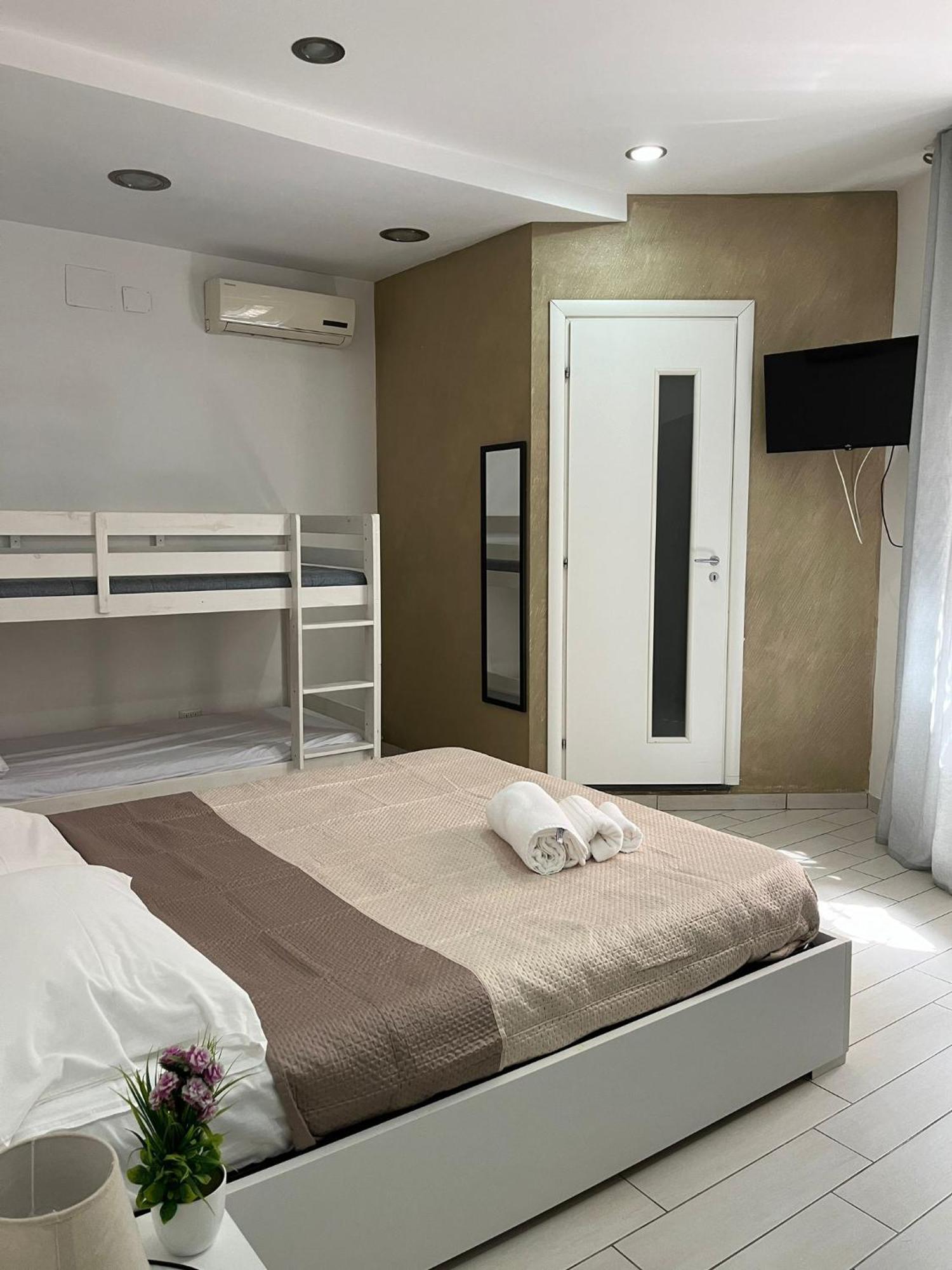Family Room ปอร์ติชี ภายนอก รูปภาพ